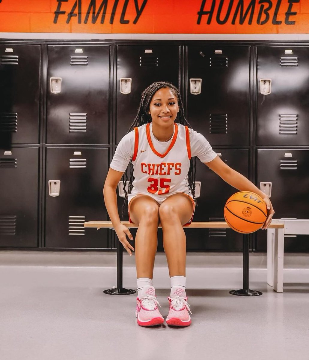 vahavocgirls's tweet photo. What A Game! Congratulations to @MonacanGBB c/o 2025 @trinityjones35 on her stat stuffing performance in helping her team get the W vs. Midlothian! She scored 28 Pts & grabbed 9 Rebs! She was on ๐ฅ ! And she is just getting started! #TrinityJones #SheSoTuff #ProtectThisHouse https://t.co/4UGx25yVZe