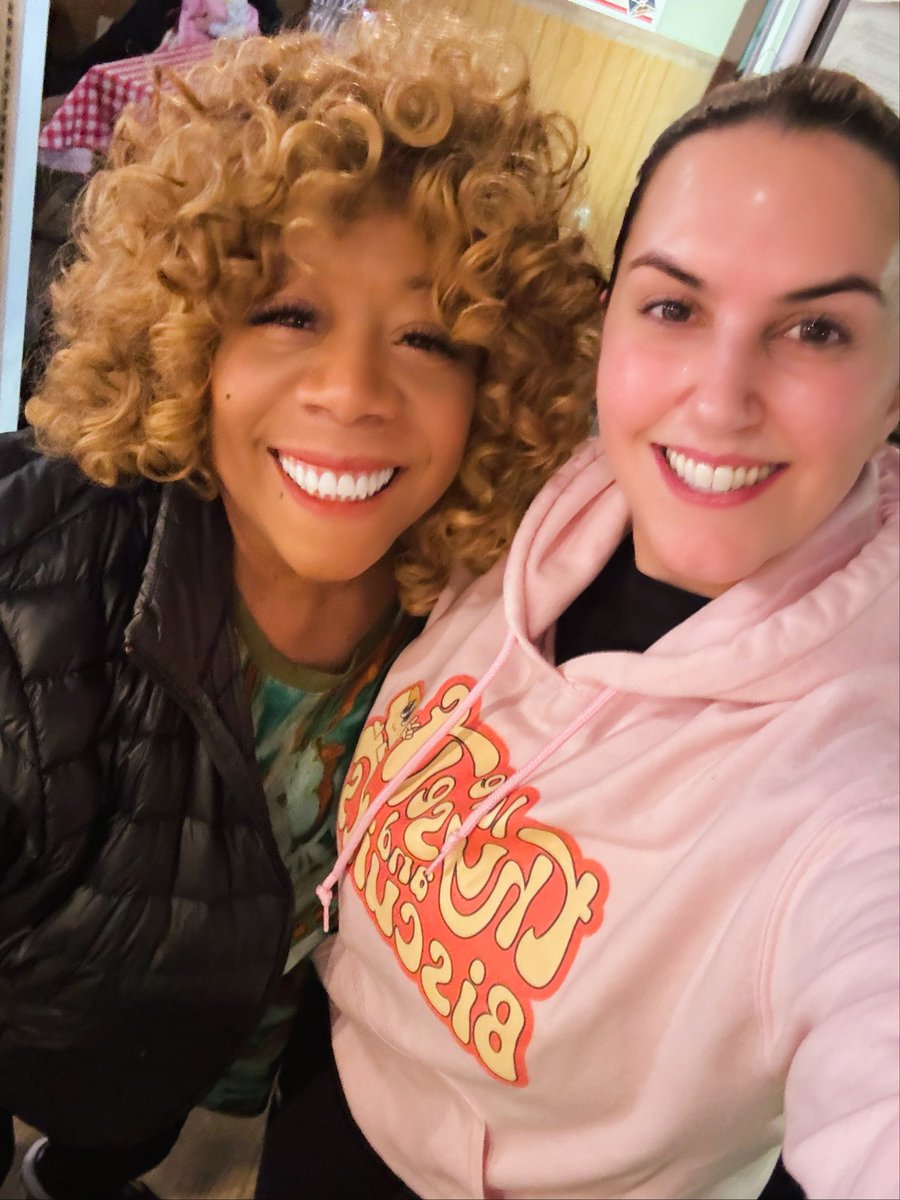 MsPattyJackson's tweet photo. This Morning ..With Tara The Biscuit Lady we finally meet. What a morning and the biscuits were so delicious. 5154 Ridge Avenue #Manyunk https://t.co/sBXCFPOghA