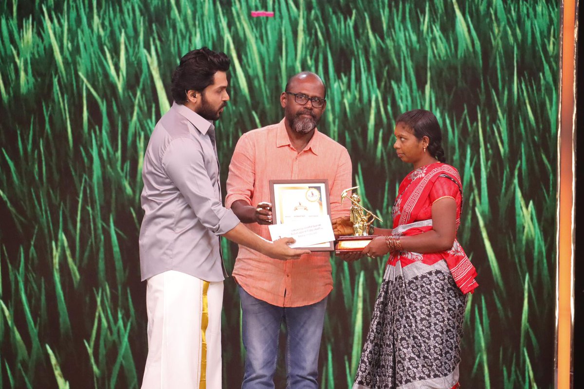 .@Karthi_offl’s @UzhavanFDN rightly honours the achievers in the field of agriculture, the heroes who bring food to our table #UzhavarAwards2024 #Karthi 👍

@ProSrivenkatesh
