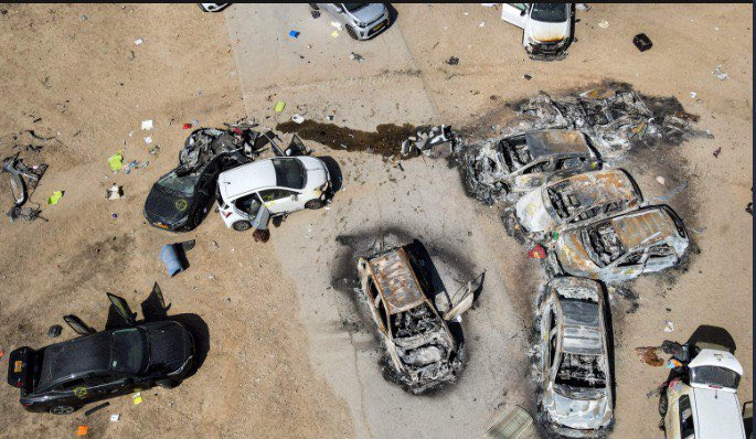 SuppressedNws's tweet photo. 🚨BREAKING: ISRAEL KILLED ITS OWN ON OCTOBER 7TH -HANNIBAL PROCEDURE ORDERED 

A recent Israeli media investigation has uncovered new commands given to the Israeli army on the 7th of October, instructing "All combat units at all costs" to use the 'Hannibal procedure,' allowing them to eliminate targets, including those with Israeli captives. 

The command led to the targeting of more than 70 vehicles by combat helicopters, tank shells, and airstrikes.

Source: Yedioth News. 
Credits: @Mohamedshehada