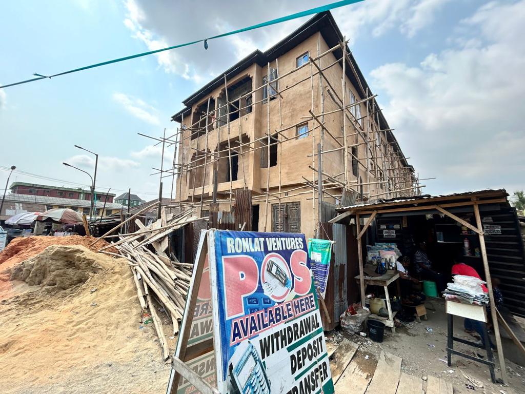 Lands_houses's tweet photo. A room Selfcon for lease‼️
Comes fully finished

Location; Yaba, Lagos Nigeria.

Lease period: 15years

Price; 4.5million naira
Rental value; 600k/annum
Shortlet value: 20-30k daily
Resale value upon completion:5-6m

For inspection/purchase;
📞+234 8101755342 or 08093178475 https://t.co/wcwvitk7mA