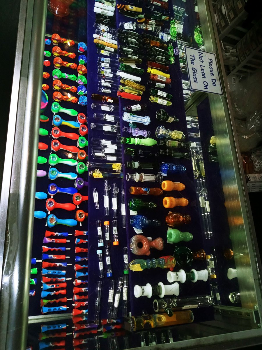 I guess I'm feeling my inner artsy Director. This pleasantly disorienting pic is from our NW HWY shop. All sorts of fun pieces here! So if you are looking for something a little different, or just a sweet chillum, check us out!

#thegaspipe #dfw #smokeshop #chillum #coolpipes