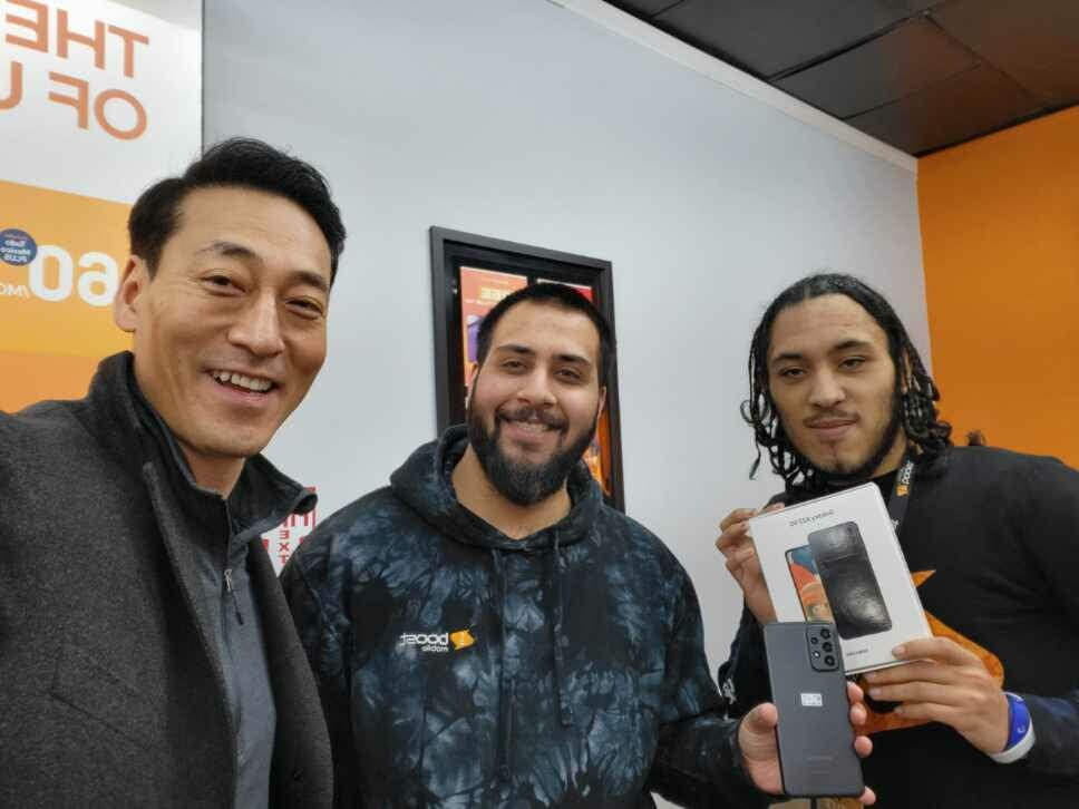 🛜 I'm excited to be in Hackensack, New Jersey for the very first Boost Mobile 5G activation! 🔥 We're on fire, spreading our network growth nationwide. Let's go, Boost Nation! 💪🏼 #GetAfterIt