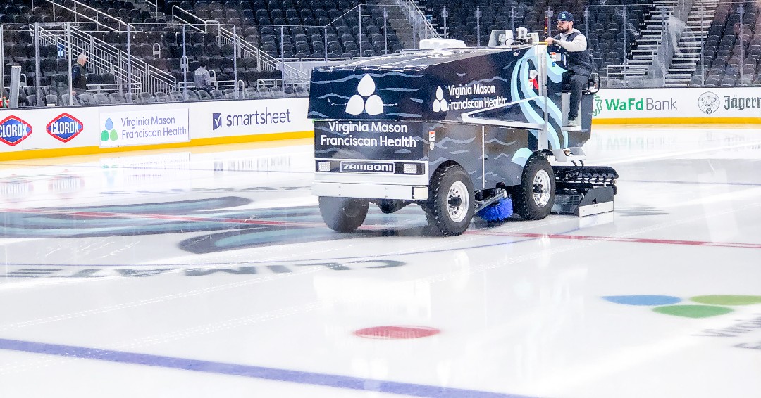 It's #ThankAnIceTechWeek &amp; the spotlight is on Seattle Kraken 📷
DM or share your photos by tagging us &amp; use #ThankAnIceTech
Custom Logos, Design &amp; Ice Paint supplied by <a href="/jeticehockey/">Jet Ice</a> &amp; Ice Resurfacer supplied by <a href="/zambonicompany/">Zamboni Company</a>
#WeBringIceToLife #IceTech #ZamboniMagic