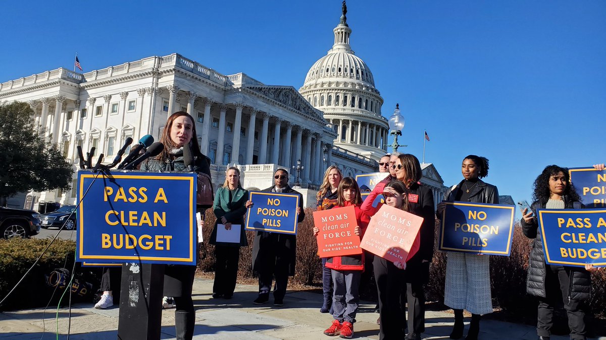 goodregs's tweet photo. Americans deserve a clean budget with no poison pills!
-@Lisa_PubCitizen https://t.co/15c9qhy2Py