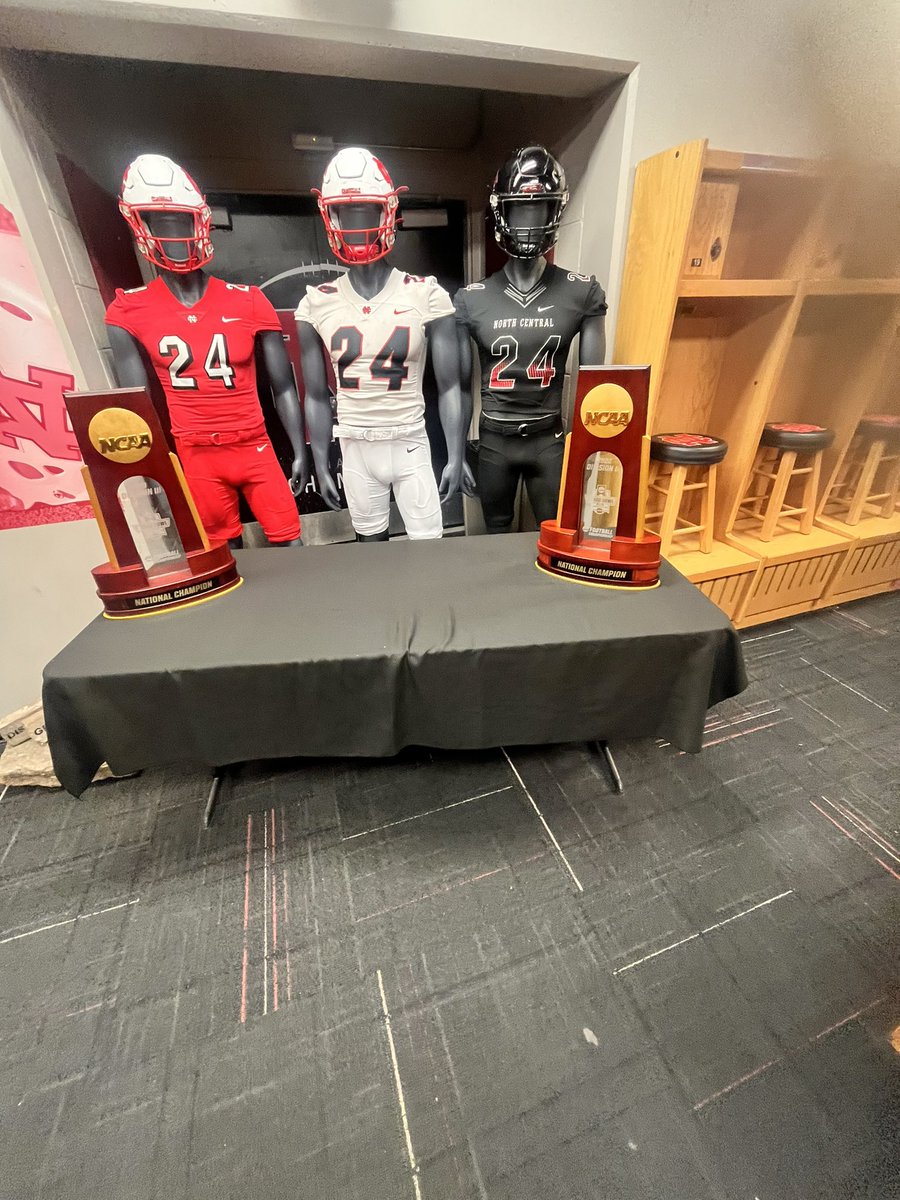 jed2_3adjayi's tweet photo. Had an fantastic visit today with @football_ncc thanks for having me out there @CoachSpence_NCC @CoachStuedemann  loved the energy,philosophy,and warm welcoming here !! @EDGYTIM @mikeclarkpreps @Bryan_Ault @CoachBrownAK @CoachRamEP @PrepRedzoneIL https://t.co/r5SfeHNI0W