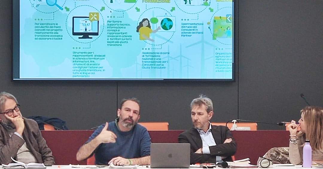 Rickmarcellitr's tweet photo. Grazie alla #Cisl @UsrVeneto per l'invito a presentare l'esperienza del progetto #justra nell'ambito del Corso per contrattualisti insieme a @sabella_oikos
Giuseppe Sabella (direttore di Oikonova), @FrancescoLauria del Centro Studi Ricerca e Formazione Cisl https://t.co/lJhw2E2K92