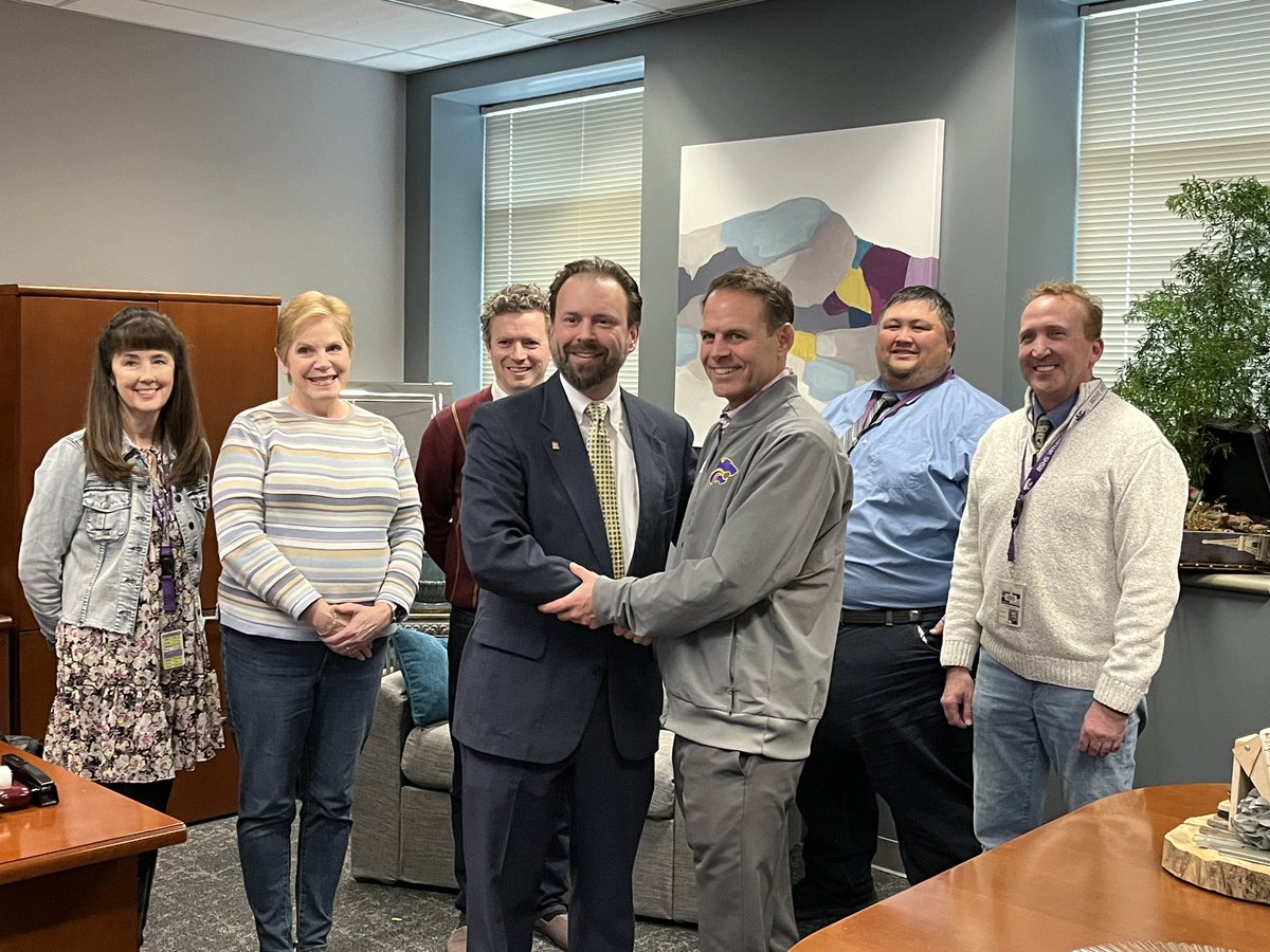 WildcatsBSHS's tweet photo. Congratulations to our Principal, Mr. Alderman who was honored today as the Missouri Music Educators Association Administrator of the Year! https://t.co/atQbbogrEj