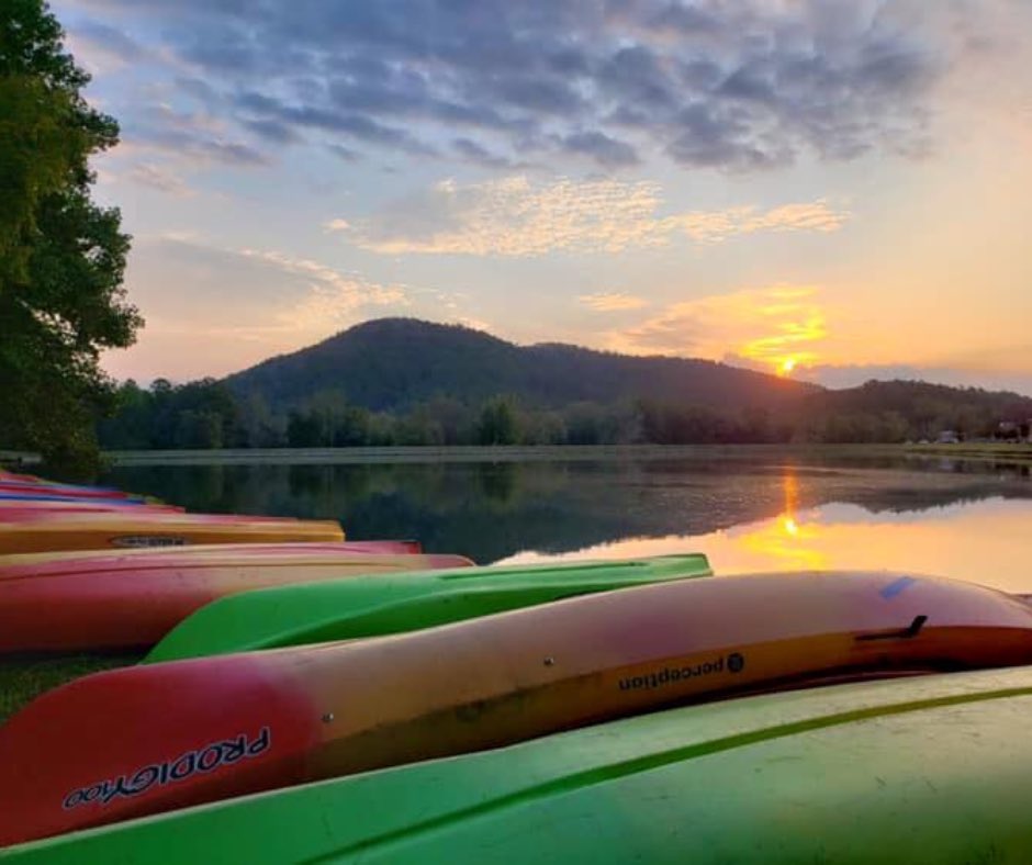 Arkansas4H's tweet photo. Happy National ARKANSAS Day!!

AR 4-H - we are so lucky to live in the #NaturalState &amp; even luckier to have the beautiful @ar4hcenter (where all these stunning landscape shots are from!!)🍀🌳🍁🌄

#AR4H #TheNaturalState #MakeTheBestBetter #Opportunity4All #IHeart4H https://t.co/K5sjfzJU7a