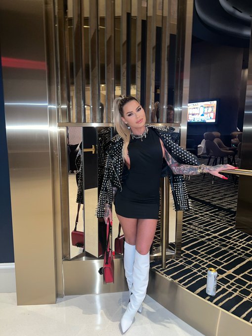 Yall missed me? Look clothed pics. Who am I https://t.co/up0nnZxWJK<a href="/tag/newprofilepic"class="tags"><span>#newprofilepic</span></a>