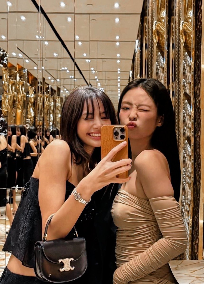 lalalooch's tweet photo. This edit is so good🥵 https://t.co/ldg6lWNIYX