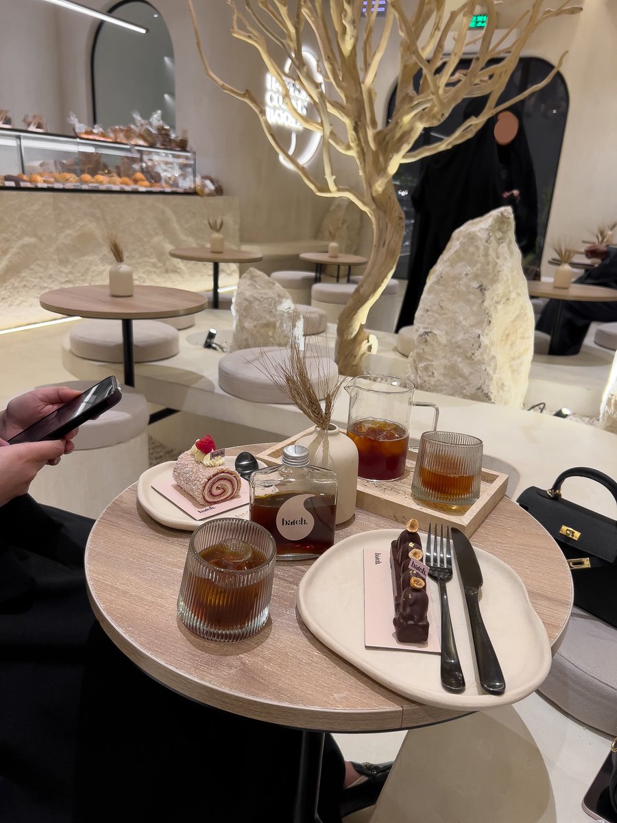 ⠀⠀ وجُودك يملأ روحيي سُروراً ♡ !