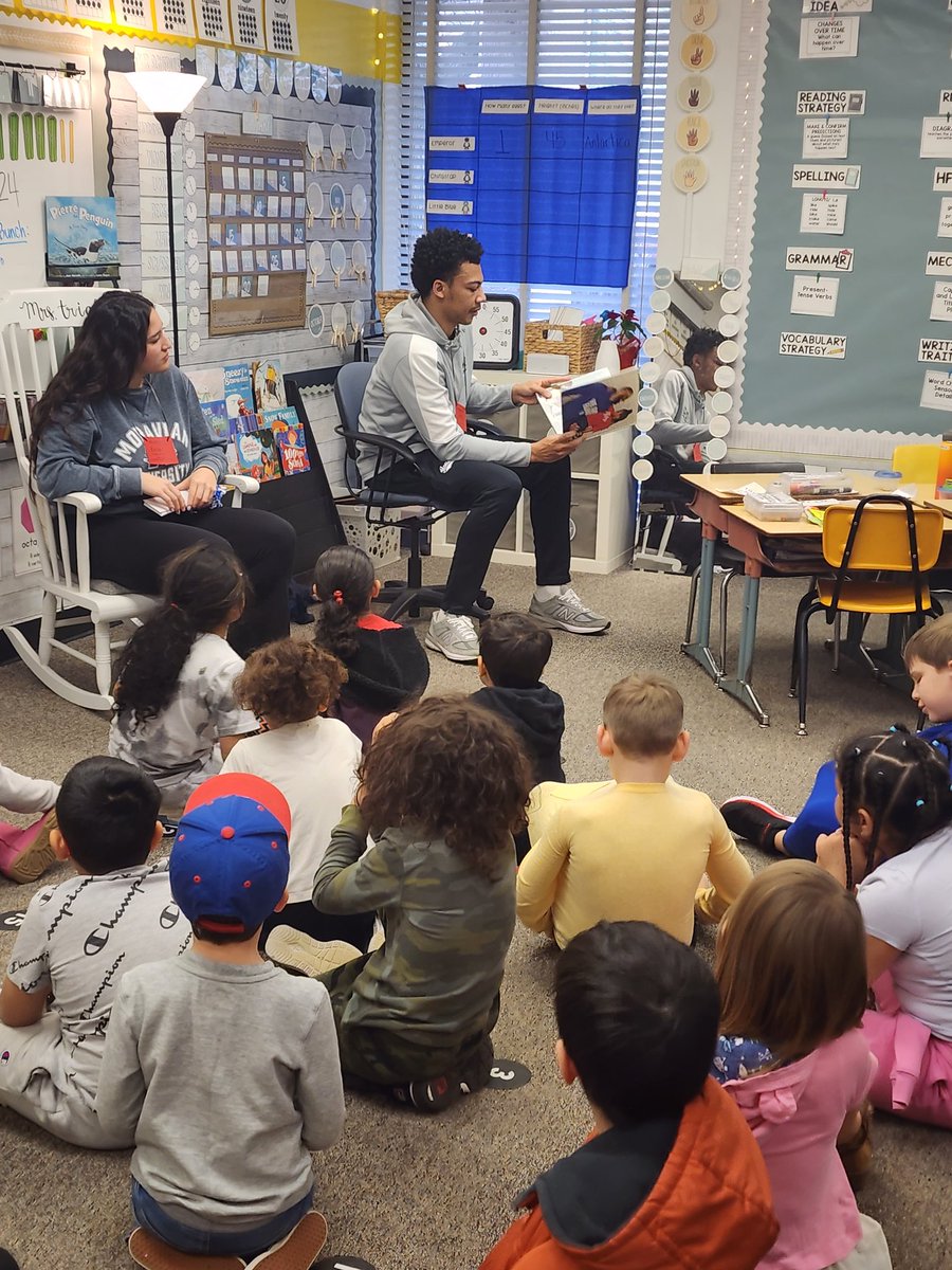 ZoudehB's tweet photo. @WilliamPennES welcomes @LVCopsNKids and @Greyhoundsbball! Players visited classrooms and read to students and shared their favorite books and future dreams! The kids were in awe! #powerofcommunity #readingisthekey @BethlehemAreaSD @Correllteach https://t.co/1wM02dMvvN