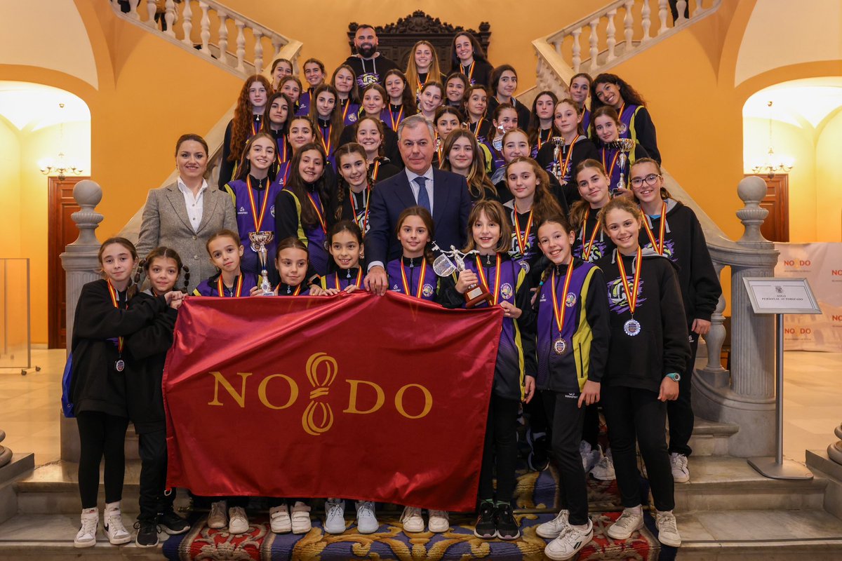jlsanzalcalde's tweet photo. Reconocemos 🎖️a las grandes deportistas del Club Las Flores de voleibol 🏐 por los resultados obtenidos en la Copa de España 🇪🇸 

Gracias y enhorabuena 👏🏻por vuestro trabajo, esfuerzo y dedicación y por ser Marca Sevilla.

¡Sois un orgullo 😊 para todos! https://t.co/0KO2rruMWI