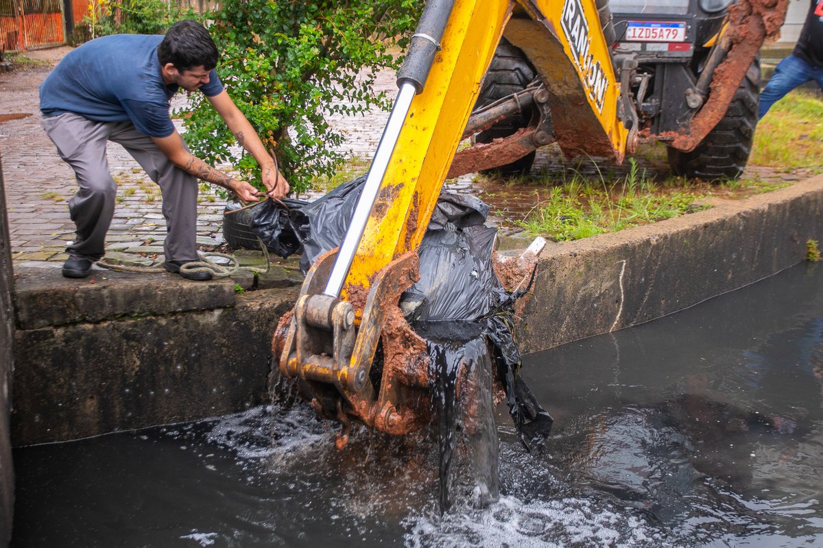 Das 8h20 às 10h20 choveu mais de 60mm em alguns pontos de Canoas, ocasionando alagamentos em algumas vias. Nosso trabalho segue em toda a cidade para evitar mais transtornos. Estamos monitorando toda a cidade e todas as Casas de Bombas. Mais ações vão acontecer nos próximos dias.