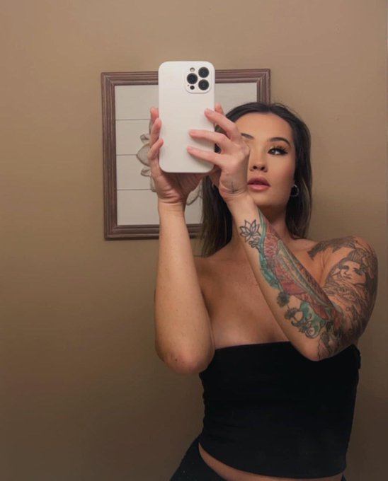 Watch Skylar🤍🤍's leaked NSFW photo on TwXstars