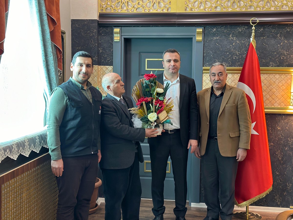 GevasNufus's tweet photo. İdareciler günü dolayısıyla ilçe kaymakamımız Sayın Bayram YILDIZ’ı ziyaret edip başarılar diledik. #hayatınızınheranında @TCNufus @tcvanvaliligi  @KezbanAras12 https://t.co/5e8AjkY3Qk