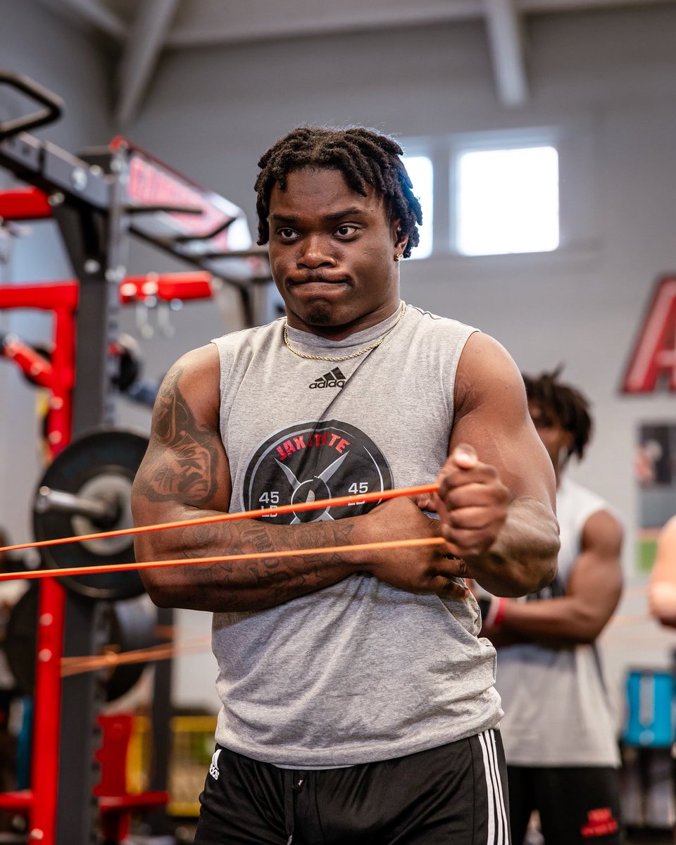 TyWaymon's tweet photo. New Year New Beginnings 💪🏾 https://t.co/UXixrWZRmU
