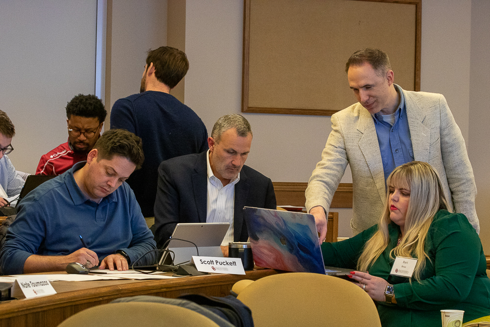 OU_Energy's tweet photo. We recently welcomed our newest cohort of Executive MBA in Energy students to @OUPriceCollege. The students come from 7 U.S. states and Argentina and represent varied parts of the energy sector and beyond - oil and gas, renewables, power generation, utilities, EVs, and more! https://t.co/IJYeUkdz9A