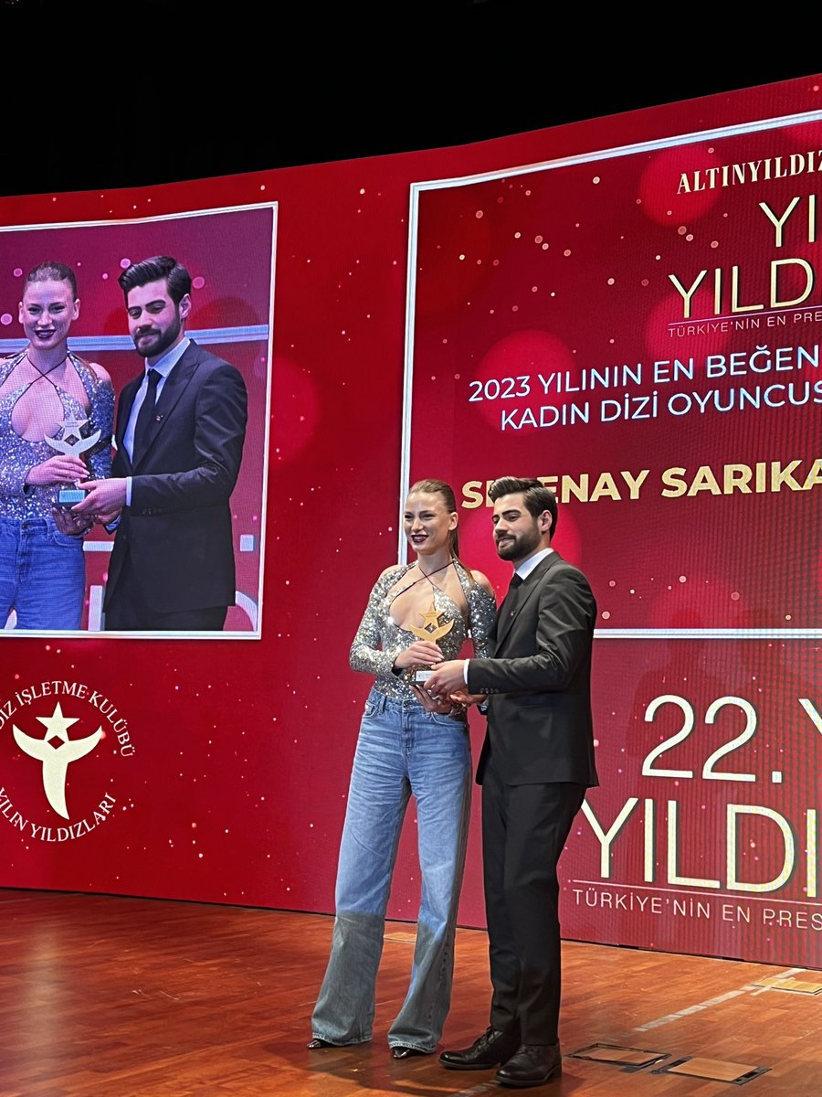 SrnySrkyssFan's tweet photo. Yılın Yıldızları,2023 Yılının En Beğenilen Kadın Dizi Oyuncusu Serenay Sarıkaya❤️‍🔥 #SerenaySarıkaya https://t.co/vfo9OlJnqn