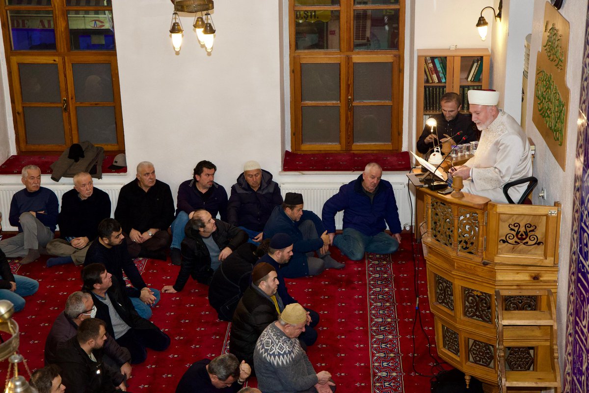 BartinTdv's tweet photo. Regaip Kandili Bartın'da sevinçle karşılandı.
Aşağı Yeni (Şadırvan) Camiinde düzenlenen programda; Kur'an tilaveti ve İl Müftümüz Sayın Ömer Keskin'in vaazı ardından
TDV Bartın Şubesi Kadın Kolları ve Gençlik Kollarımız ikram dağıtımında bulundu

@bartinmuftulugu 
@omerkeskin02 https://t.co/u2Sj25MwlT