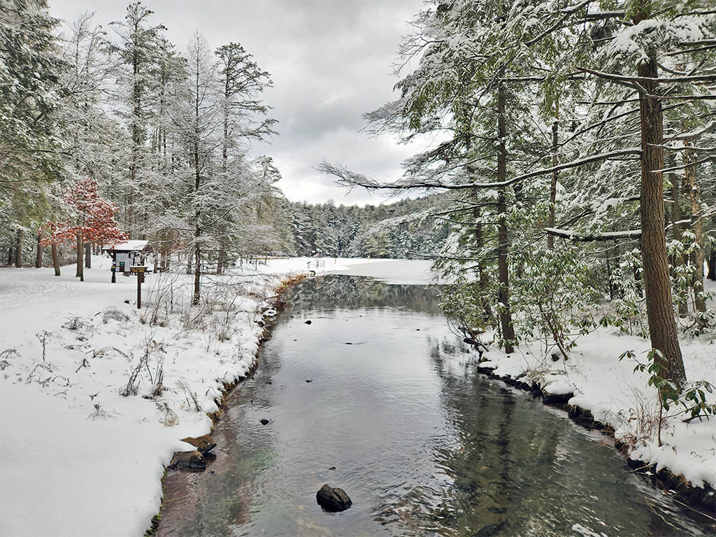 DCNRnews's tweet photo. Recent snow created some beautiful views around Halfway Lake and from the overlook at #RaymondBWinterStatePark in Union County.
#PaStateParks #PaSnowDays #RaymondBWinterStatePark #GetOutdoorsPa #OutdoorsInPa https://t.co/N6XADdsOed