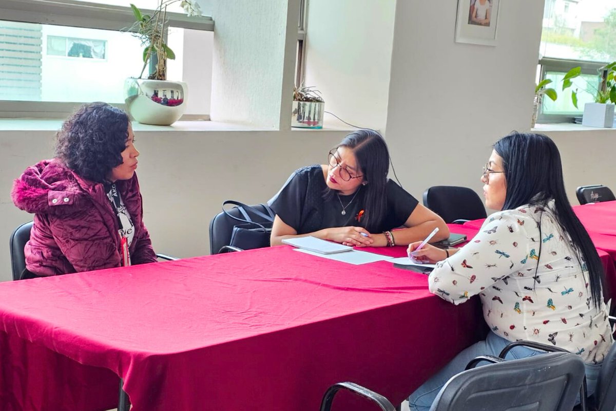 ¡Te escuchamos!🙋🏻‍♀️💬🧏

Hoy es jueves de audiencia y en el #IAPP te esperamos para resolver tus dudas, inquietudes o sugerencias.

Para agendar una cita, escribe a: 
📨controldegestion.iapp@sibiso.cdmx.gob.mx o llama al 55 8957 3464, Ext. 131📲

#GobiernoConAcentoSocial