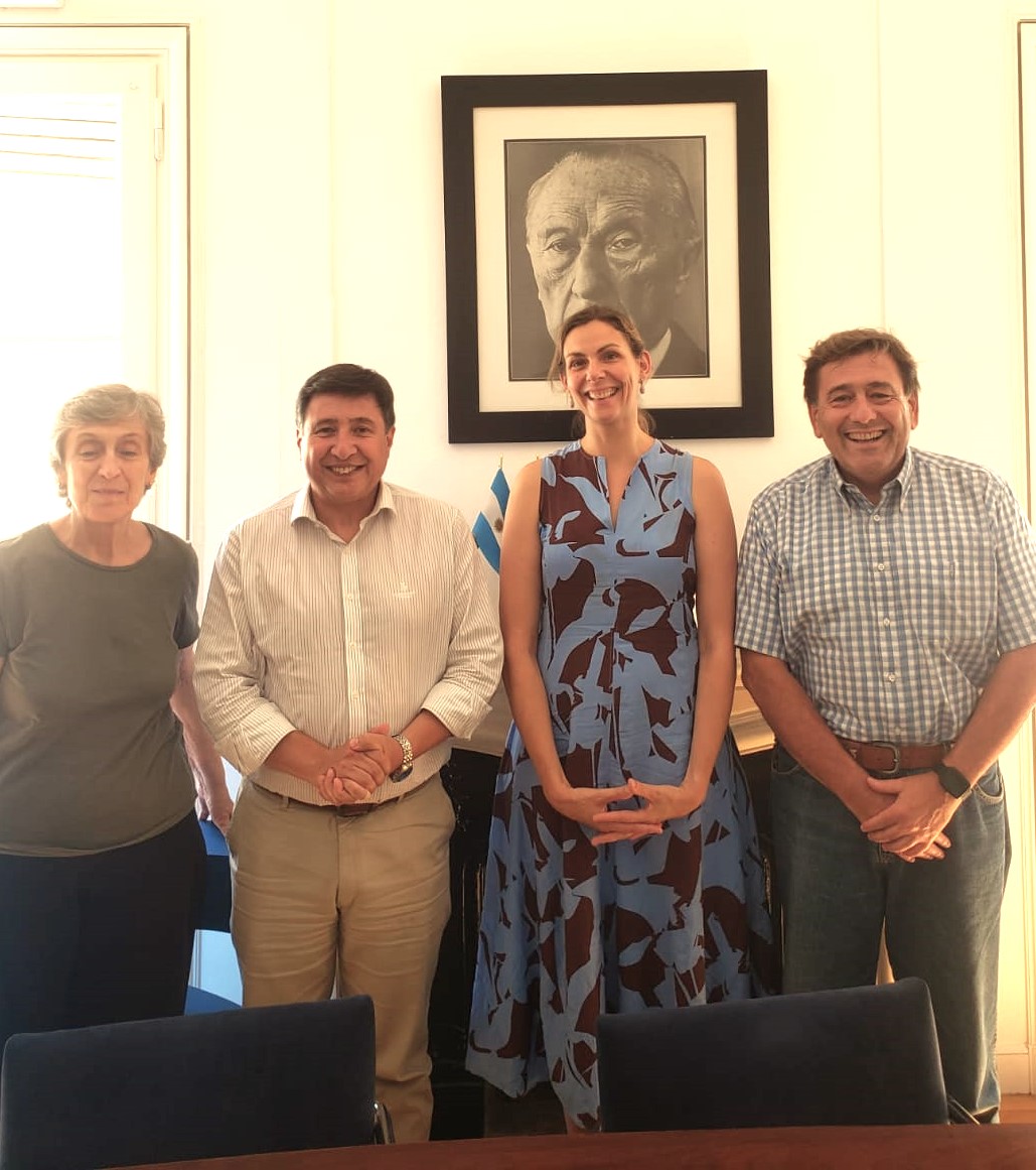 🔴Productiva reunión institucional junto al diputado nacional <a href="/LicDanielArroyo/">Daniel Arroyo</a> en <a href="/KAS_Argentina/">Fundación Konrad Adenauer Argentina</a>. Analizamos la coyuntura política c/ foco en el tratamiento de la Ley Ómnibus. ¡Gracias Susanne Käss y Mónica Bing por el recibimiento! <a href="/OscarEnsinck/">Oscar Ensinck</a> 🇦🇷 #Fortalecimiento #Democracia