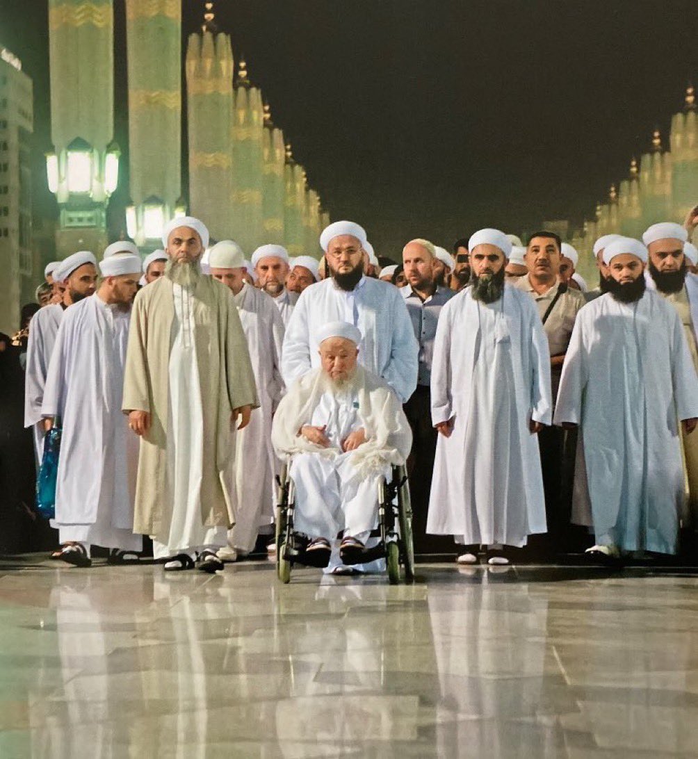 _umbertoeco__'s tweet photo. "100 bin imam bir stadta toplansa, günlerce hatim indirse, dua etse, ağlasa sızlasa;
Bir Aspirinin sağladığı faydayı sağlayamaz."
 
İlber Ortaylı https://t.co/qNa31ES39l