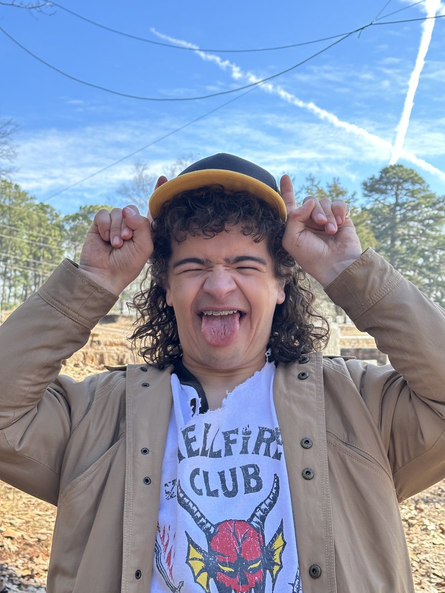 NetflixBrasil's tweet photo. misericórdia                      misericórdinha
                                                   (filho dele) https://t.co/LD9uRR42s6