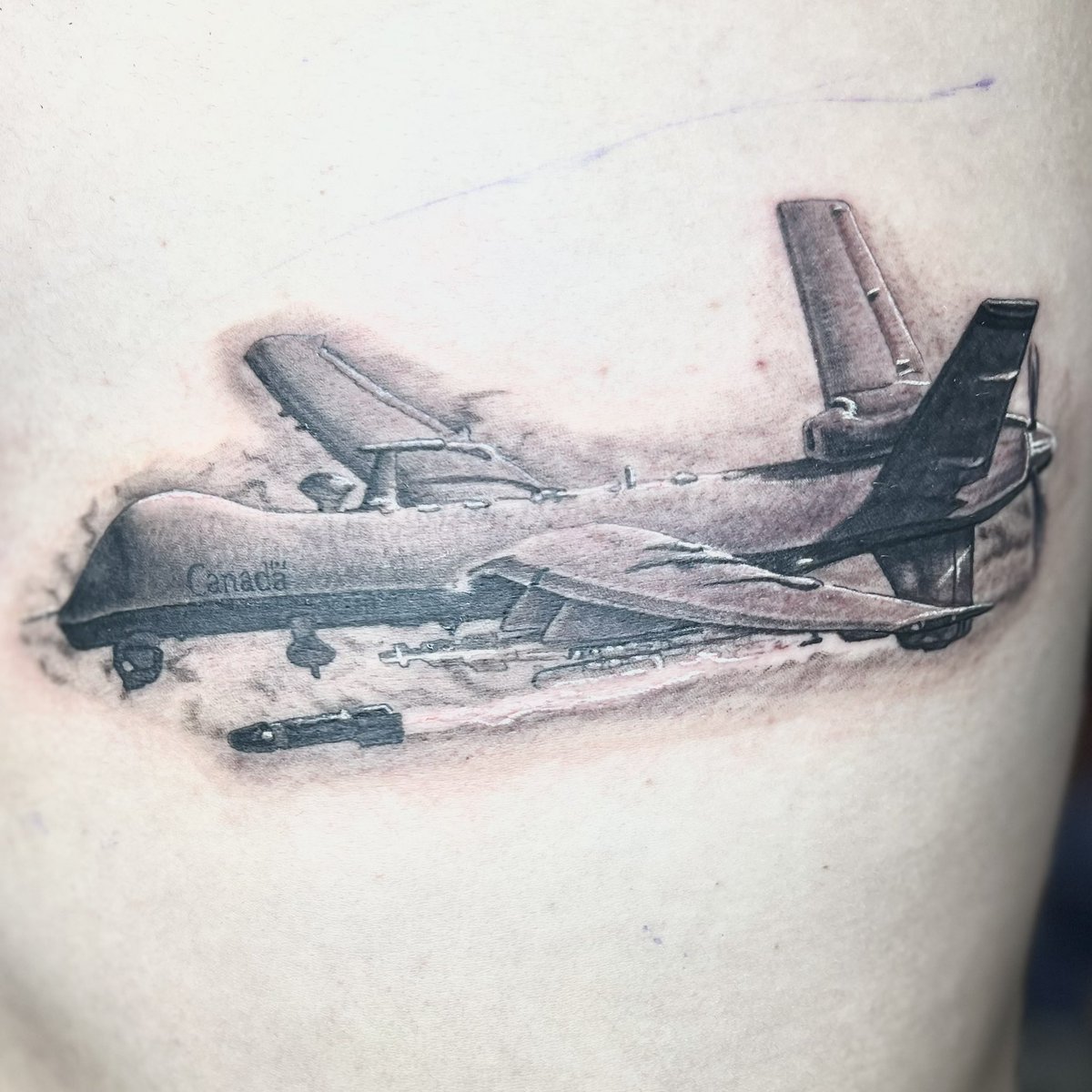 evilgeniusdm's tweet photo. MQ-9 Reaper for our friend Brett !! D crushed this piece over Christmas! 
Book now on Instagram or 
📱 2509384676
#evilgeniusartworx #tattoo #kelowna #kelownatattoo #kelownatattoos #PentictonTattoo #SummerlandTattoo 
#realism #realismtattoo #surrealismtattoo #reaper #mq9reaper https://t.co/xGk1KtbDSl