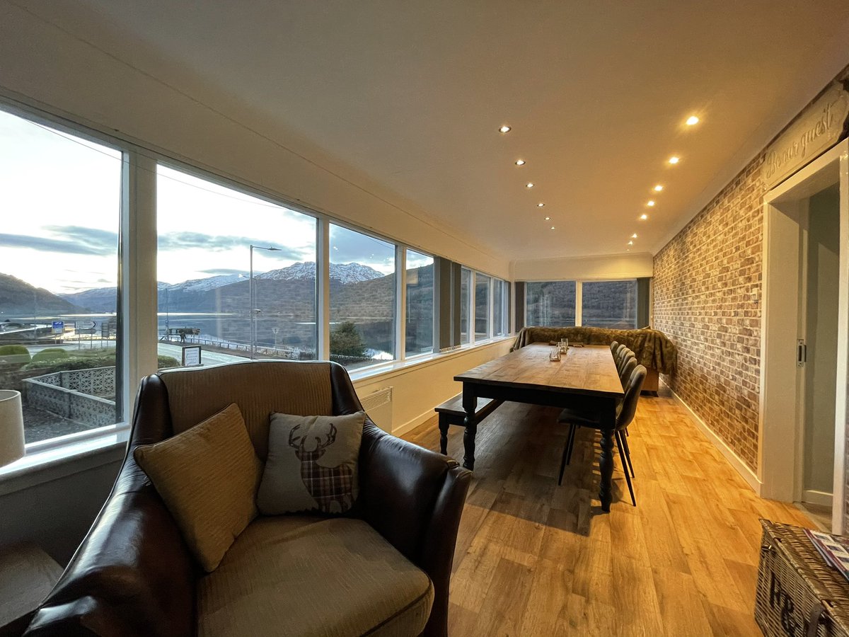 Retweets appreciated folks🙏🏼
Lots of midweek availability until spring so doing a 4 day midweek stay for the price of 2 if anyone is interested DM me.
(From now until end of March)
Sleeps 12, pet Friendly and hot tub overlooking the Loch
Check it out here.
airbnb.com/h/arrocharalps…