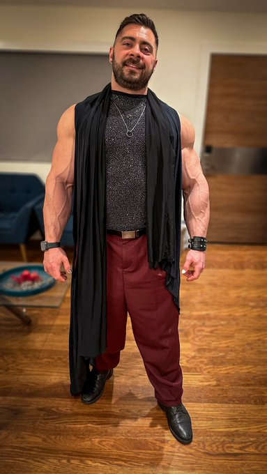 My hubby and I are celebrating 6 years married/12 years dating today! Here&rsquo;s my fit for our anniversary