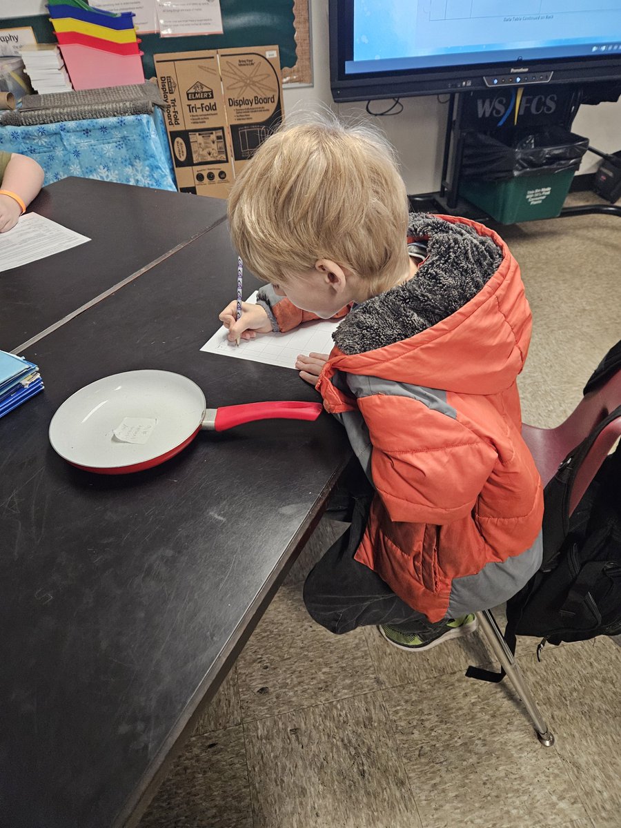 msms_bulldogs's tweet photo. Hands-on science in action! Ms. Pegram gave her students a variety of household items to examine and assess if the materials chosen were either Conductors or Insulators and the purpose of those materials.
Because #msmsistheplacetobe #handsonscience #schoolisfun #talentedteacher https://t.co/N4lXspddLE