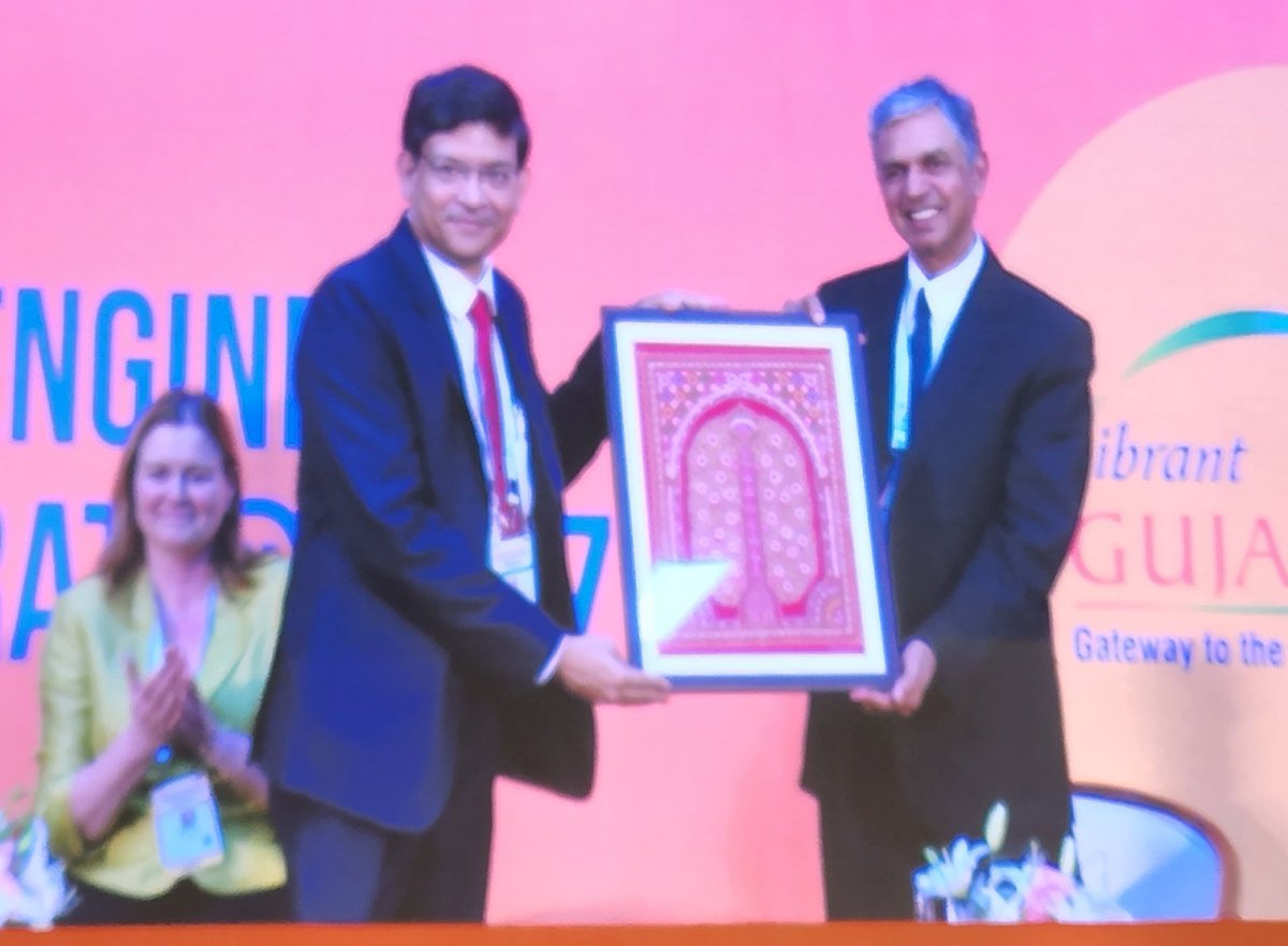 RDXThinksThat's tweet photo. It was a pleasure to listen to Shri Periasemmy Kumaran Ji from @MEAIndia at the Renewable Energy Seminar, at @VibrantGujarat; elucidating the connections of Geopolitics & Diplomacy with Energy Security and to interact with him subsequently to suggest the need for getting Energy Security within ambit of Union List and its & other criticalities for Future of Bharat

JAI HIND 🇮🇳