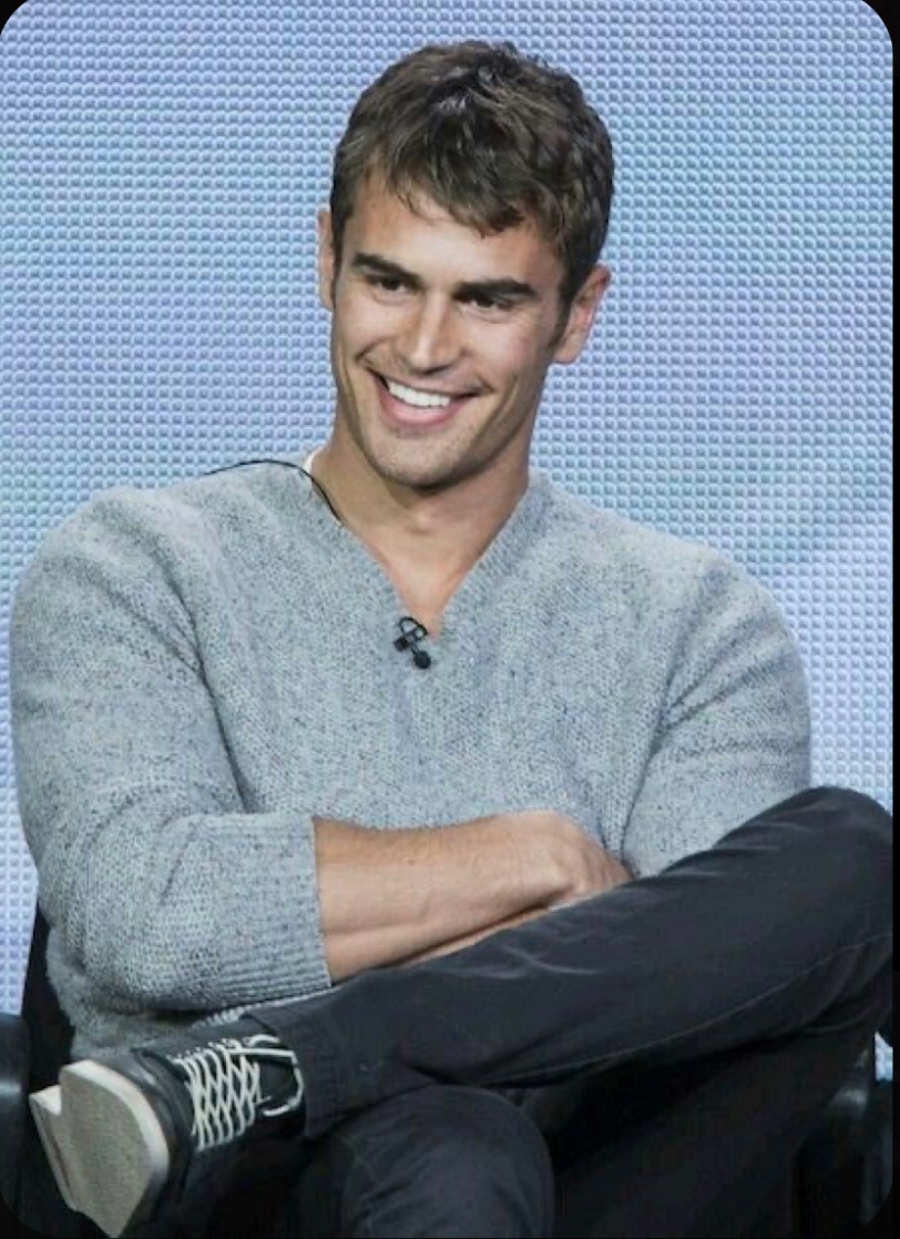 Wsjp11's tweet photo. Theo James https://t.co/pUpUD7h0Fj