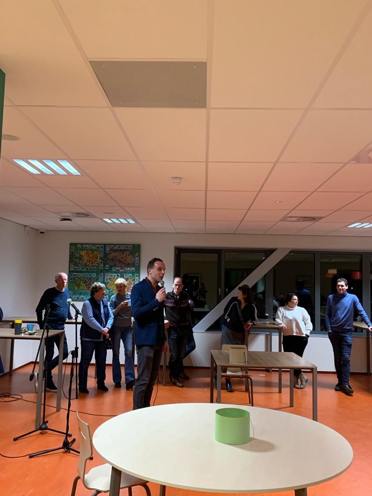 raadwestbetuwe's tweet photo. Vandaag gingen Maatschappijkunde-leerlingen van de @de_lingeborgh #speeddaten met de #gemeenteraad. Vierdeklassers hadden het met raadsleden over onderwerpen die zij belangrijk vinden in de gemeente #WestBetuwe. https://t.co/3yS5CFfKsN