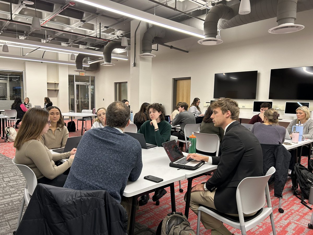 RALITSACNN's tweet photo. @UGAGrady Newsource reporters prepare to cover #LocalNews. First step, meet #northeastga county representatives from @accgov, Barrow, Madison, @VisitOconeeGa and @JacksonCountyGA https://t.co/2G5wzsM2aY
