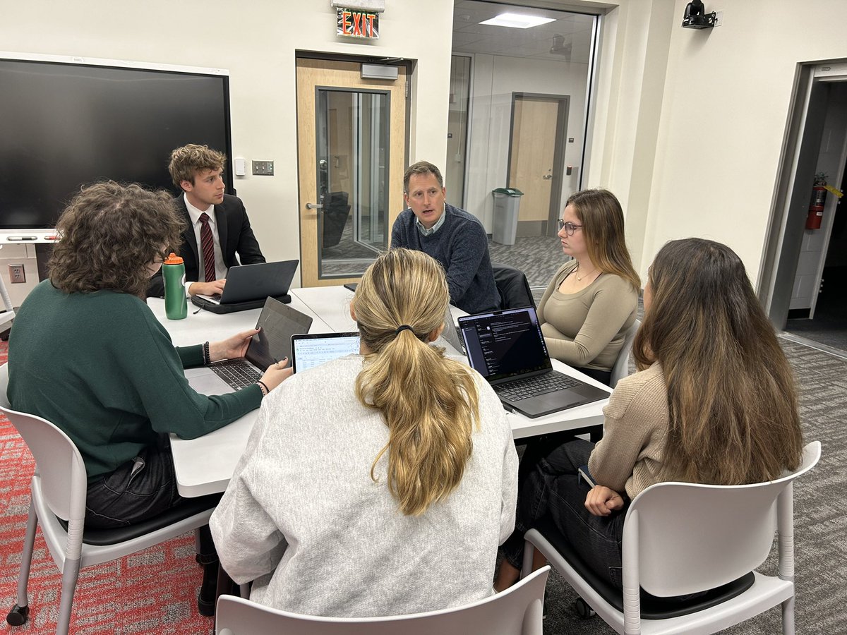 RALITSACNN's tweet photo. @UGAGrady Newsource reporters prepare to cover #LocalNews. First step, meet #northeastga county representatives from @accgov, Barrow, Madison, @VisitOconeeGa and @JacksonCountyGA https://t.co/2G5wzsM2aY