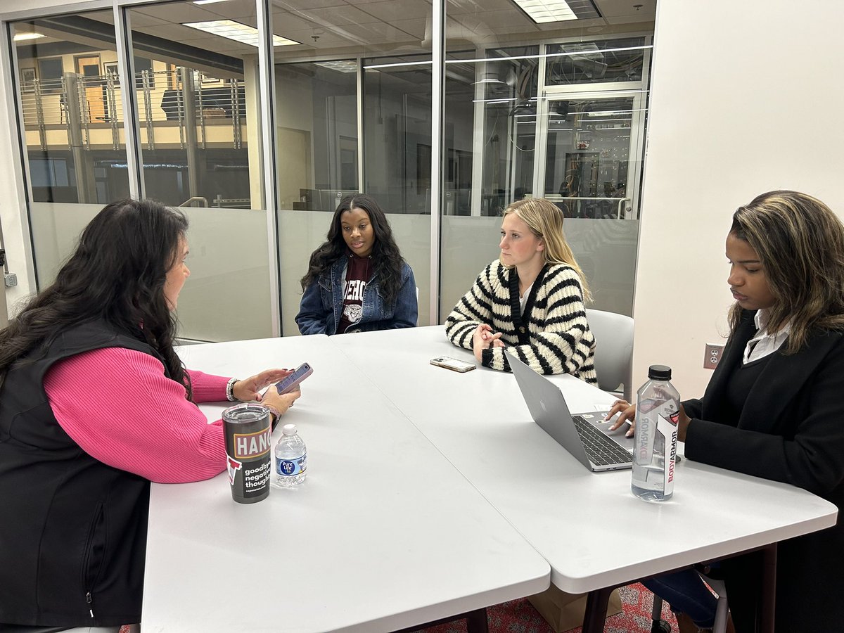 RALITSACNN's tweet photo. @UGAGrady Newsource reporters prepare to cover #LocalNews. First step, meet #northeastga county representatives from @accgov, Barrow, Madison, @VisitOconeeGa and @JacksonCountyGA https://t.co/2G5wzsM2aY