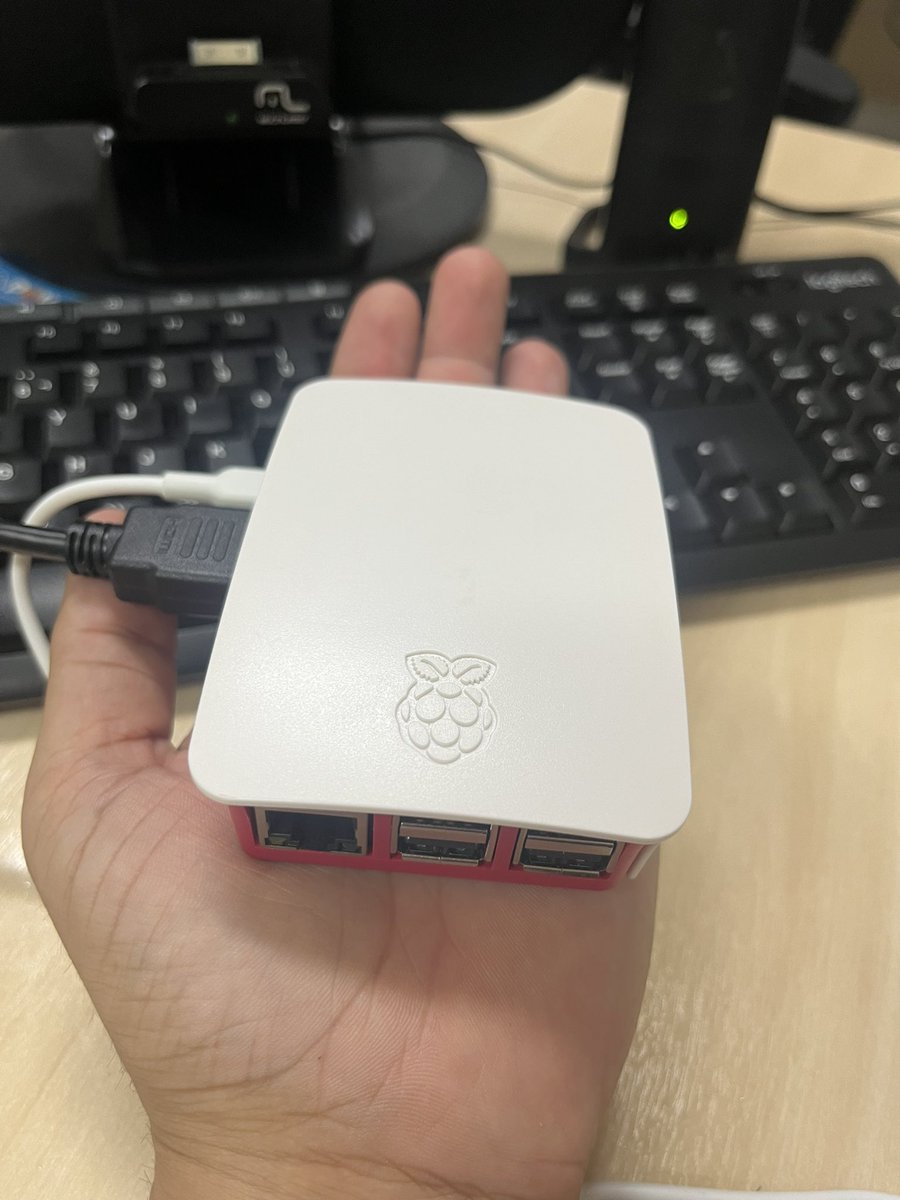 CauePFarias's tweet photo. Montei meu primeiro game retro, usando um Raspberry Pi 3B...que barato dahora...pequeno e da para levar para qualquer lugar....
#GameRetro #RetroGames #raspberrypi https://t.co/FGYAI1N5mN
