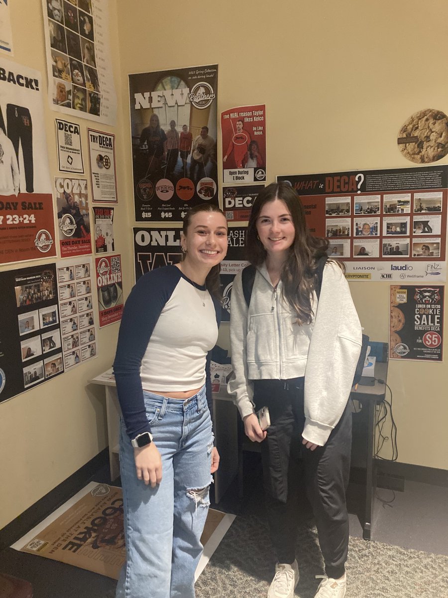WHpanthersden's tweet image. WH alumna Hailey Minicucci, a junior at University of South Carolina, with DECA officer Maddy Geagan. Hailey joined an alumni  panel with Aidan Miller, Alex Shea, Tyler Lynch, and Bridget Hickey to offer advice to current DECA members. #whpantherpride #gowhdec
