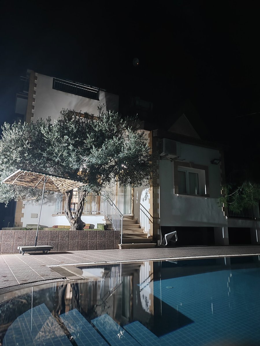 Umudunu kaybedene gece karanlığı kasvet gibi çöker.