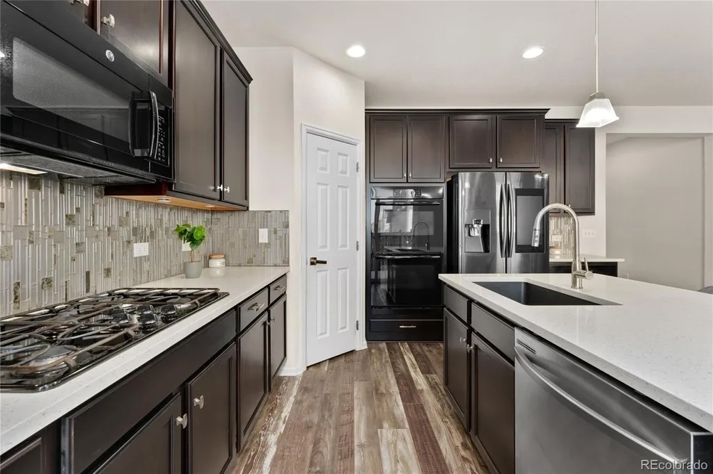 NestfullyHomes's tweet photo. “Cozy” doesn’t do this fully renovated home justice. There’s nothing not to love about this 4-bed, 2-bath CO ranch. @REcolorado_com
https://t.co/wx5uHVDW7I #NestfullyFinds #COHomes #realestate https://t.co/1Pqg6qK9lQ