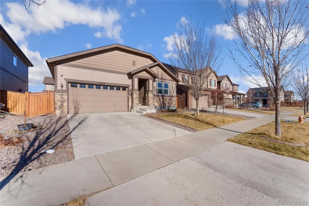 NestfullyHomes's tweet photo. “Cozy” doesn’t do this fully renovated home justice. There’s nothing not to love about this 4-bed, 2-bath CO ranch. @REcolorado_com
https://t.co/wx5uHVDW7I #NestfullyFinds #COHomes #realestate https://t.co/1Pqg6qK9lQ