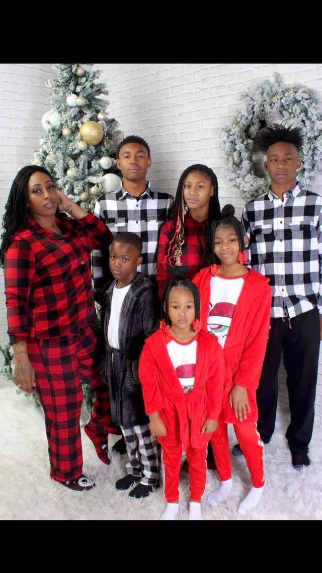 Coke_KILLZ's tweet photo. Her 14 yr old son was killed by a friend Dec 29, 2023. Yesterday, while at the funeral home, helping to dress her son, her 6 yr old daughter was killed by an unsecured gun. Lord Have Mercy🕊🕊Praying for her strength &amp; sanity🙏🏾I couldn't &amp; don't want to imagine https://t.co/wT8kefEllR