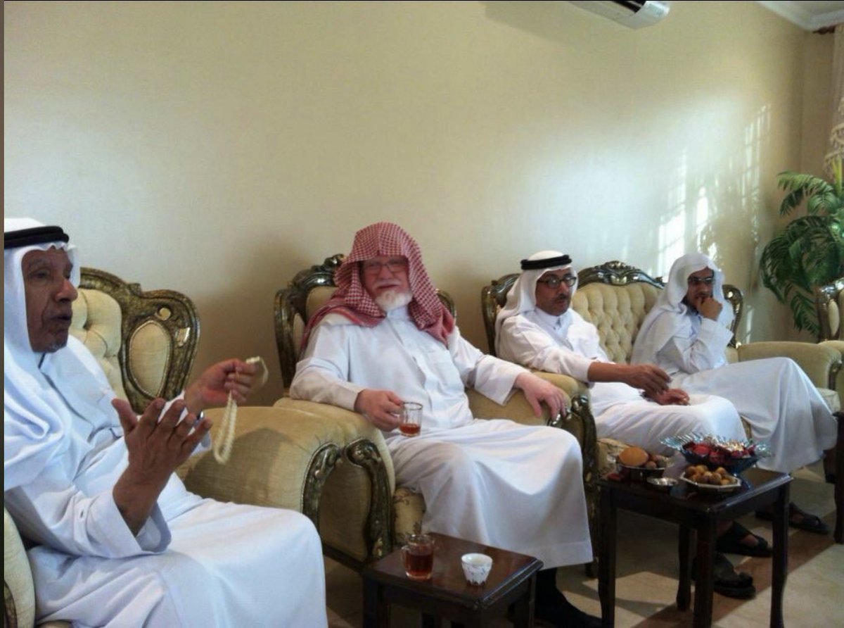 Ibrahimalamrot's tweet photo. تعلمتُ في " المجالس" ما لم أتعلمْه في المدارس

عنيزة مدينة المجالس ، ويقال إن فيها العشرات، ويبالغ بعضهم ويعدّها بالمئات ، وقد زرت خلال يومين عددًا من المجالس الم��زلية المفتوحة ضحىً ومغربًا وعصرًا وعشاءً ، ووجدتُ فيها ما أضاف وأضاء، ووصل وأوصل 

من مجالسي الوالد ومجلسه رحمه الله https://t.co/n3zxysfujc
