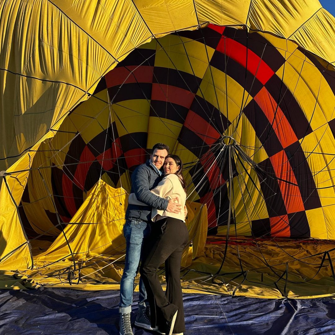 BATVNAPA's tweet photo. A love story with a balloony twist! ❤️🌤️

Photo by @mayra__valdez https://t.co/mXZFrGpEj0