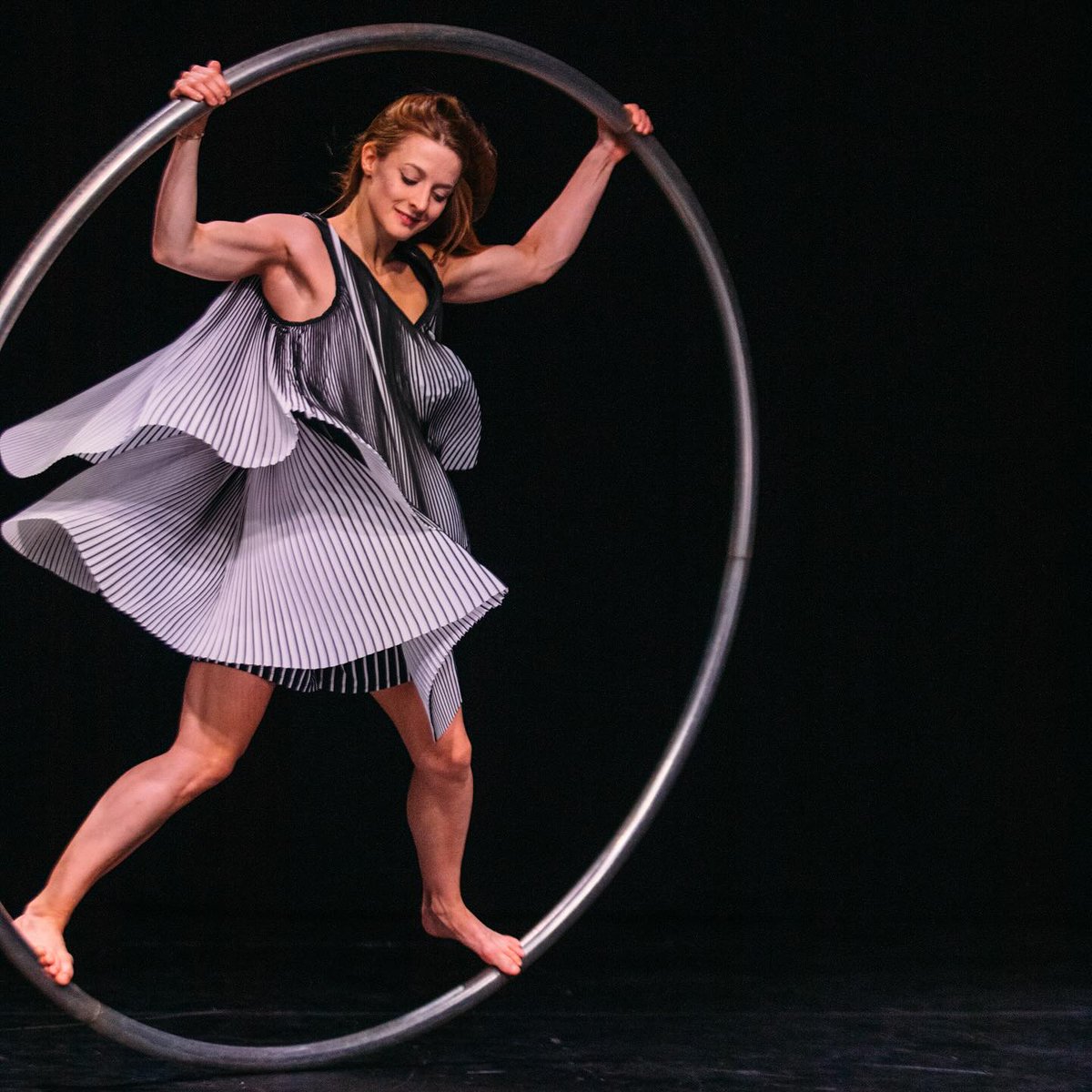 ✨ Professional Workshop: Cyr Wheel with Beverley Grant @bevjmgrant This Cyr Wheel workshop will begin with a short warm up of balance, coordination and spin exercises set in a relaxed dance context. 📅 Tue 16 Jan | 11:00 📍 @DanceBase 🔗 More info: dancebase.co.uk/classes/cyr-wh…