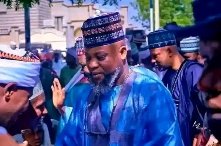 Naimyandoma's tweet photo. Senator Nasiru Sani Zangon Daura yabada gudummuwar Naira Dubu Dari Uku 300,000,00 domin yima wani bawan Allah mai suna Abubakar Usman aikin kashi a wuyan shi.
Muna rokon Allah ya sakama Senator da Alkhairi yakuma ba marar lafiyan ingantattar lafia. https://t.co/wojdt452xz